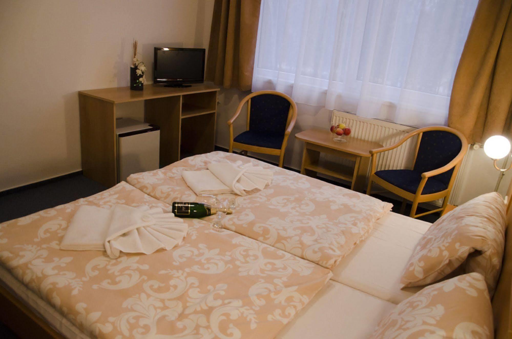 Hotel Zatisi Františkovy Lázně Exterior foto